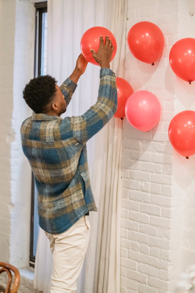 balloon garland professional installation setup