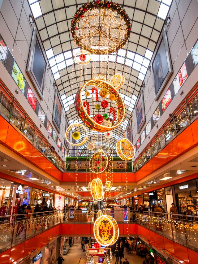 professional Christmas decoration installation commercial