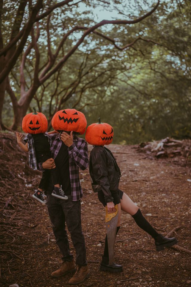 Family Halloween trail with pumpkins near Bristol, ideal for October half term