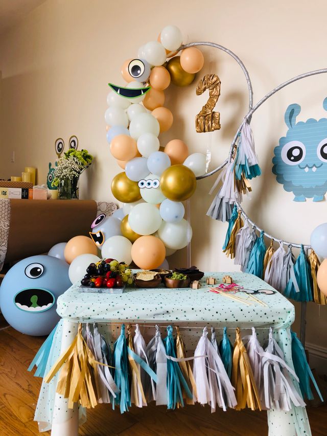 Honey Bee themed baby shower balloon garland trend for 2026