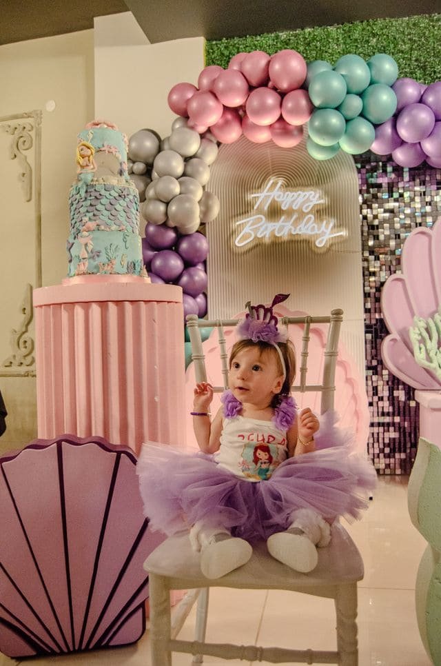 Age-appropriate birthday balloon decorations from first birthday to teen party themes