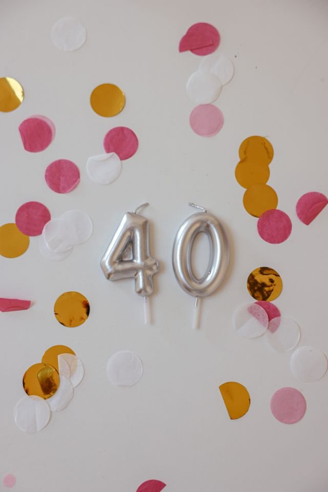 40th birthday party supplies checklist including balloons, tableware and decorations